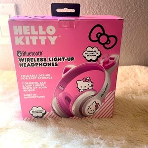 NEW Hello Kitty Wireless Headphones